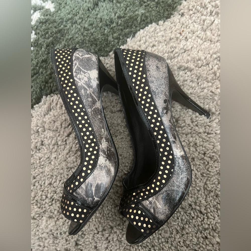 Naughty monkey gorgeous sandal size 8 , almost new , wear it once